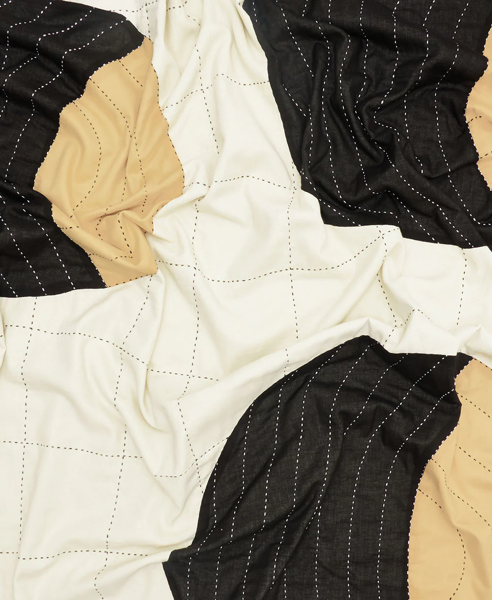 Crescent Lattice Patchwork Quilt - Image 4