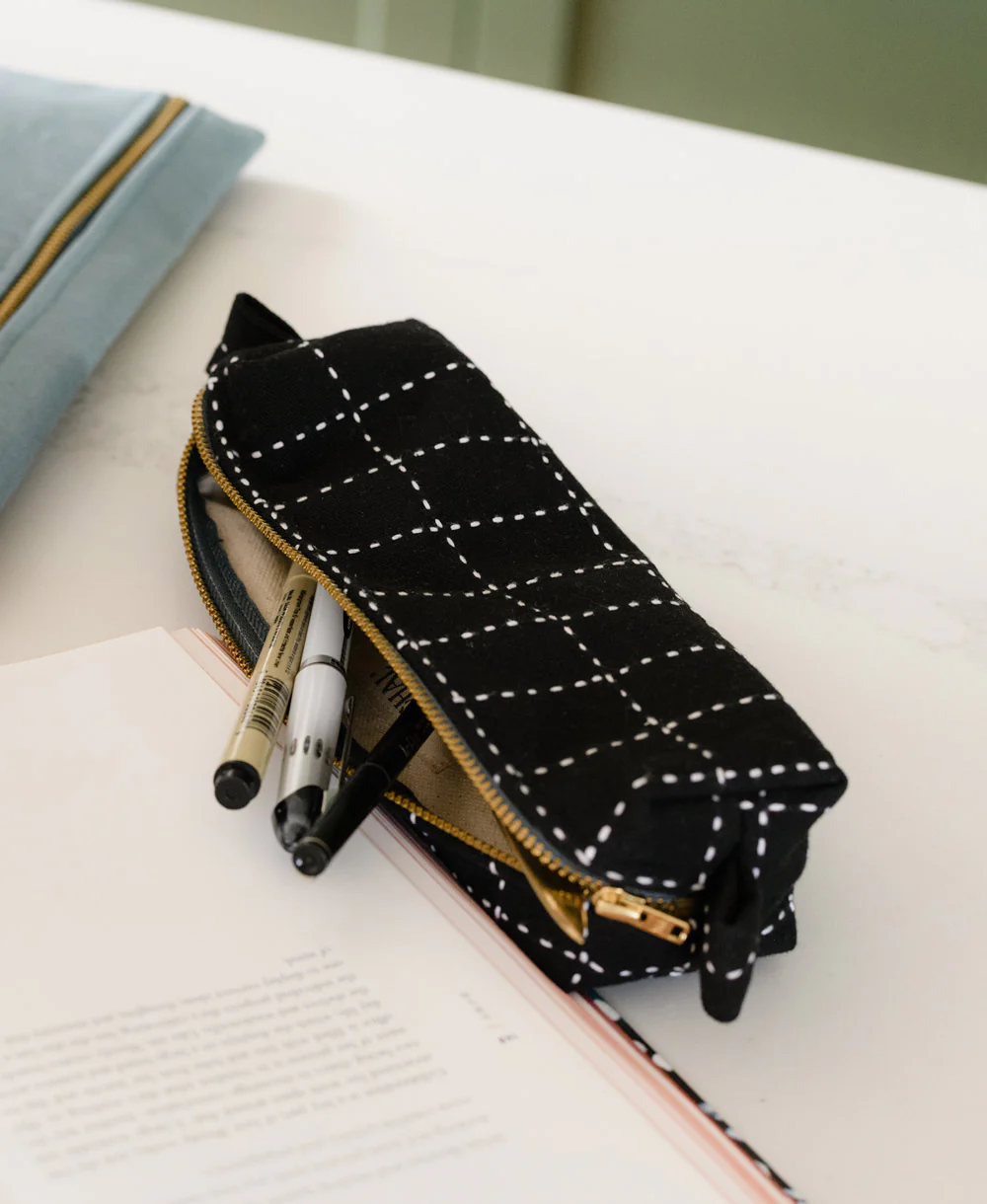 Grid-Stitch Small Toiletry Bag - Image 9