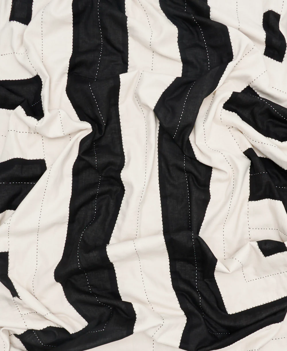 Interlock Patchwork Quilt - Image 4
