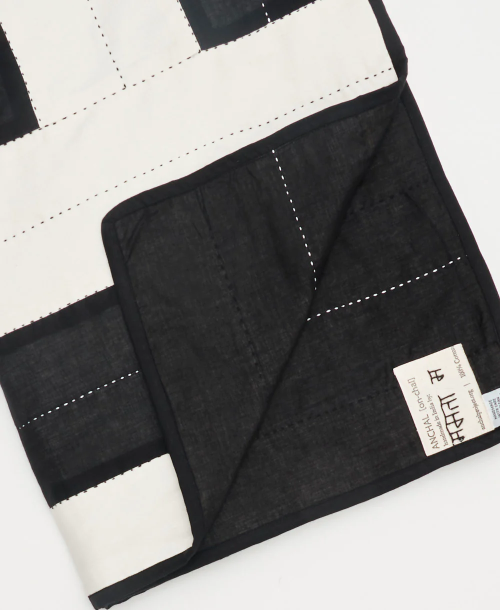 Interlock Patchwork Quilt - Image 5