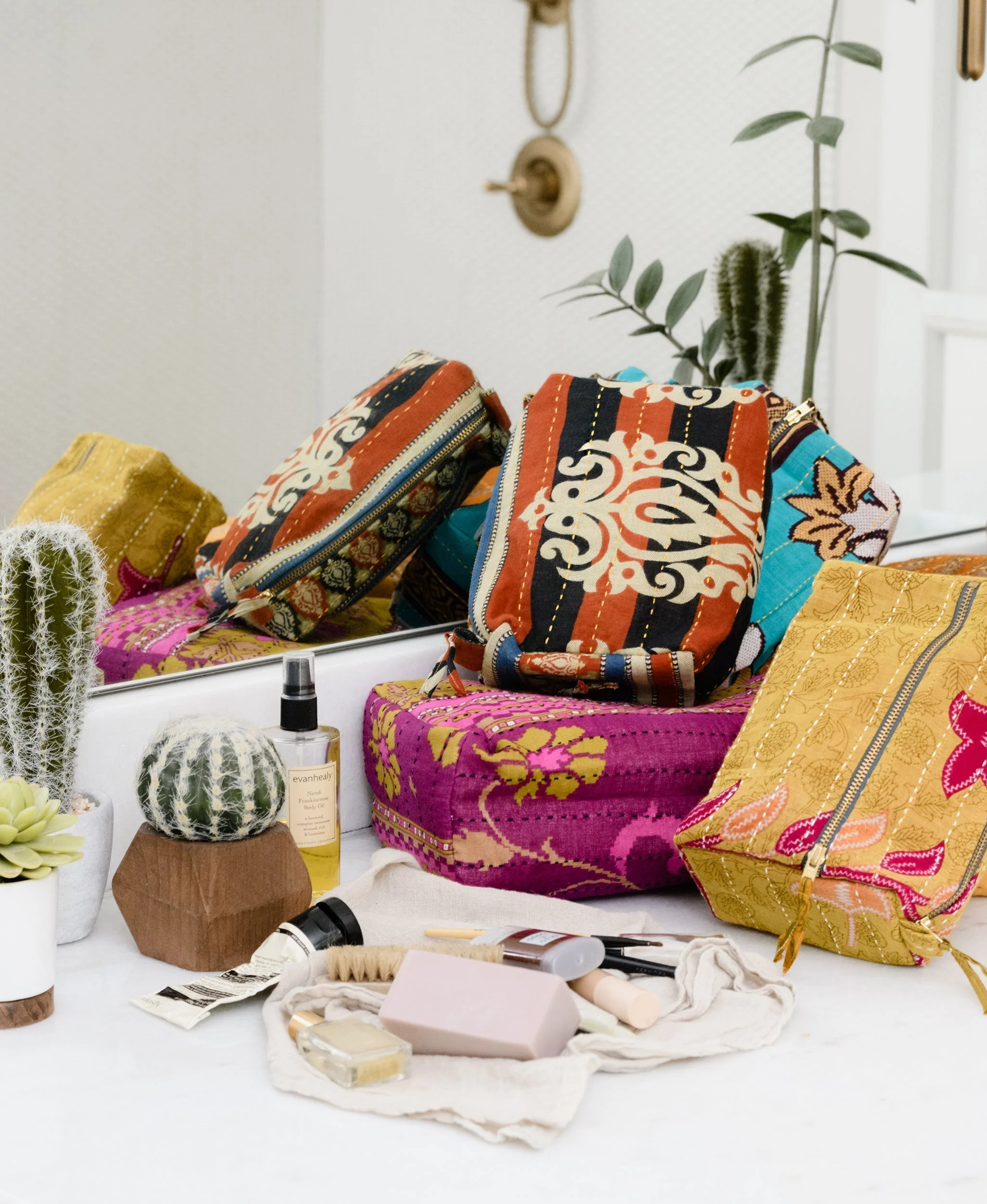 Kantha Large Toiletry Bag - No. 260202 - Image 4
