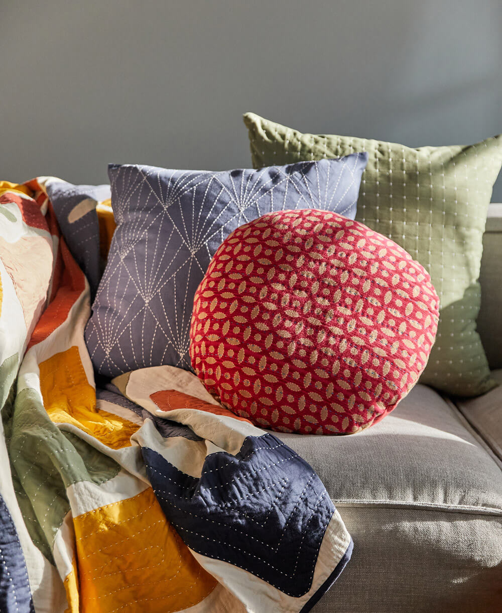 Kantha Round Pillow - No. 240316 - Cover Only - Image 4