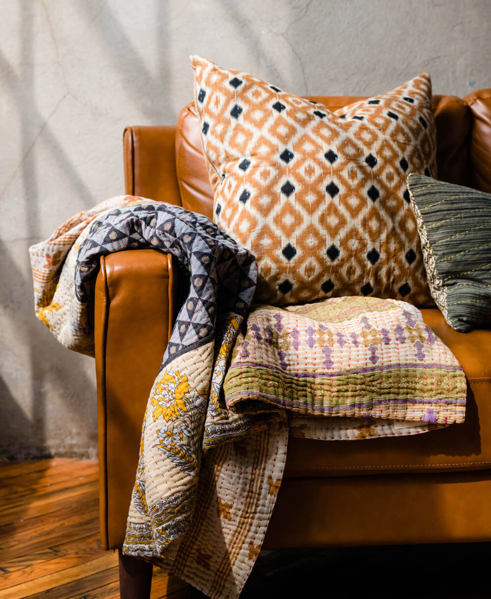 Kantha Throw Pillow - No. 260205 - Image 4
