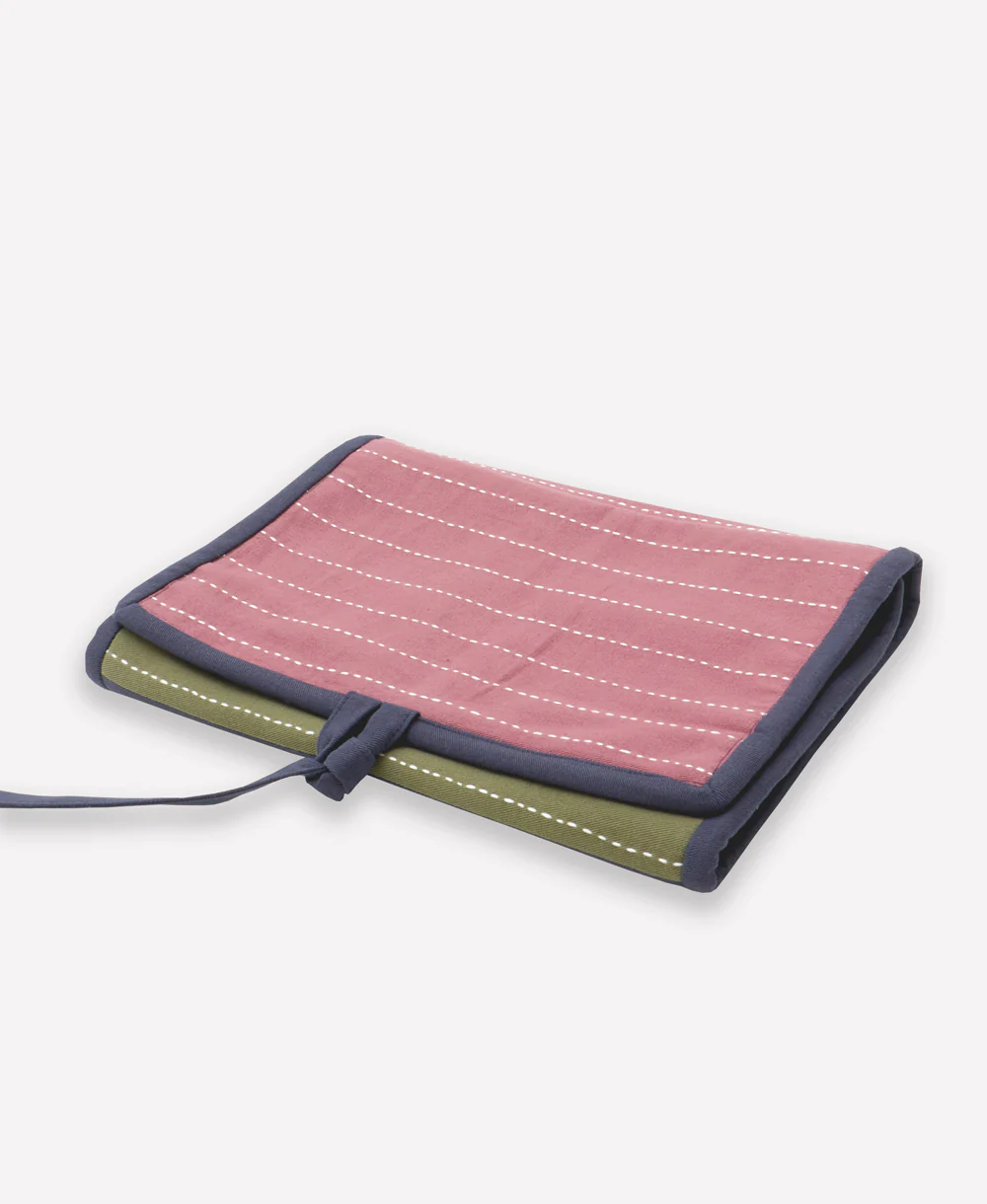 Travel Organizer - Berry - Image 5