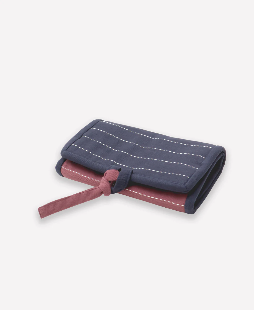 Travel Organizer - Berry - Image 8
