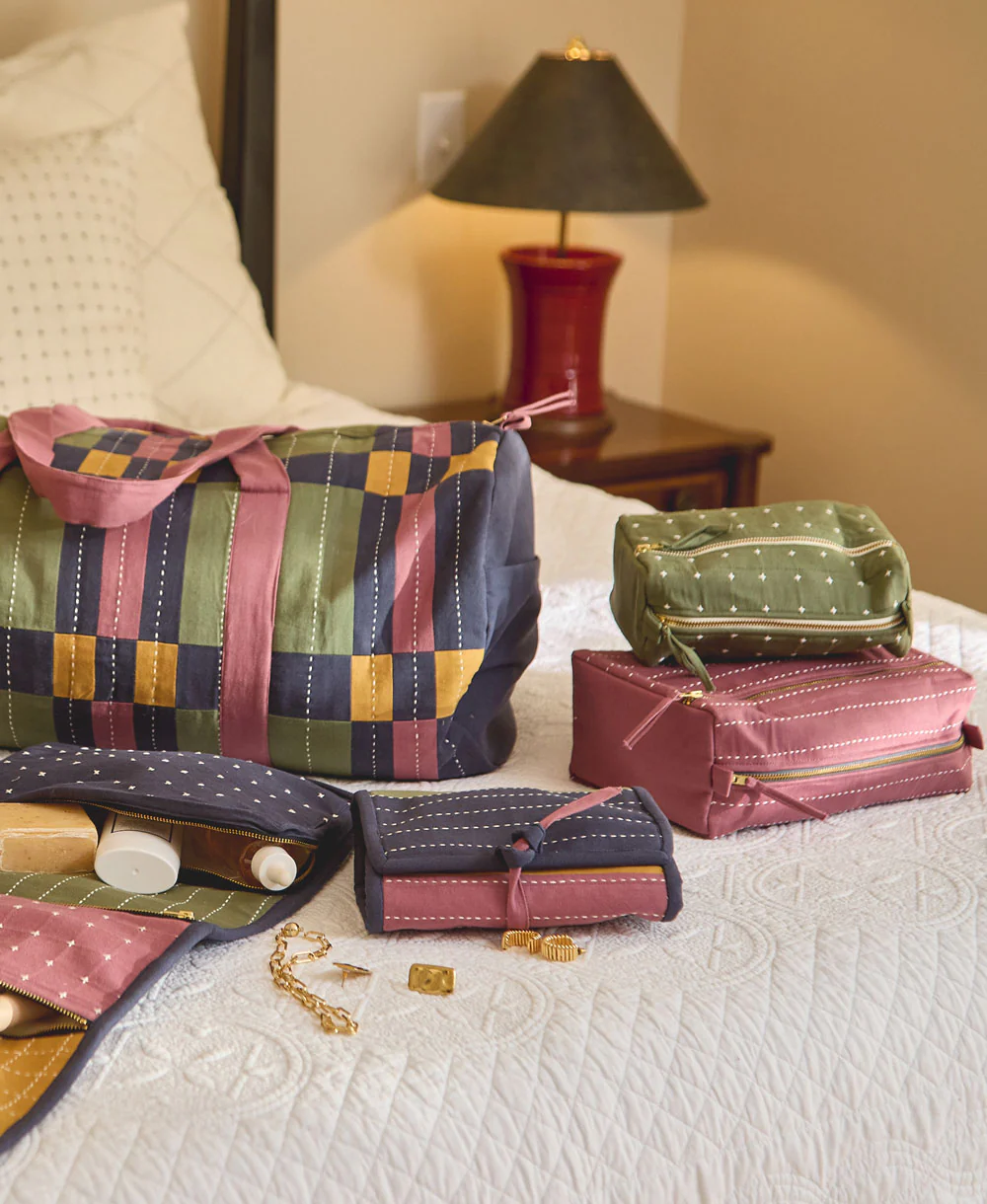 Travel Organizer - Berry - Image 9